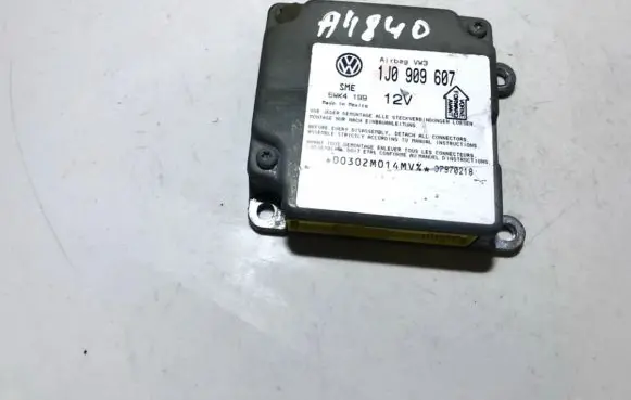 Volkswagen PASSAT B5 Airbag control unit/module 1j0909607 5wk4199