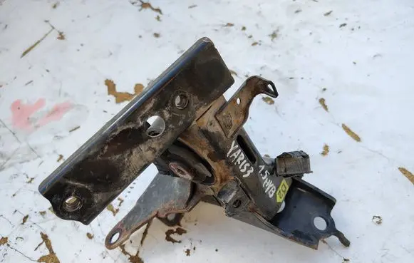 Toyota Yaris Gearbox mounting bracket