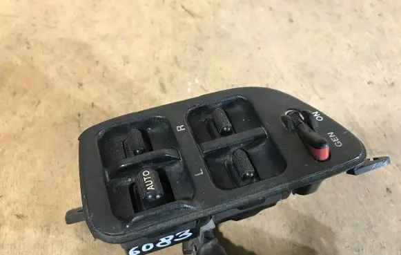 Honda Concerto Electric window control switch YUF10045