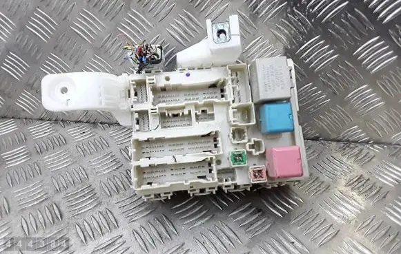 Toyota Prius (XW20) Fuse box set 8273047290