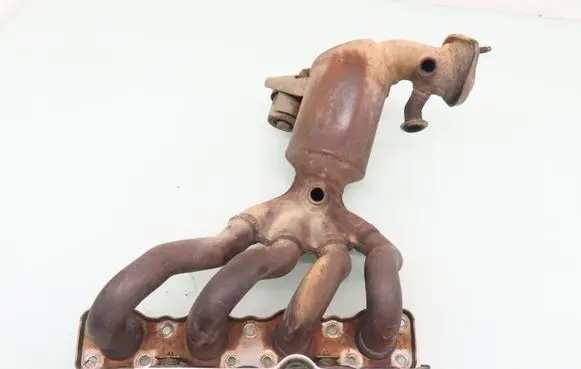 BMW 1 E81 E87 Exhaust manifold 7563672