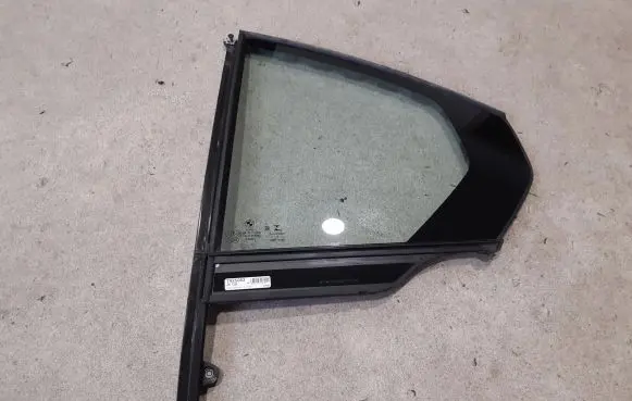 BMW 3 G20 G21 Rear vent window glass 7425083