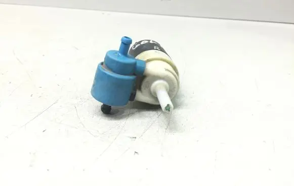 Volkswagen Golf III Windscreen/windshield washer pump 1H6955651