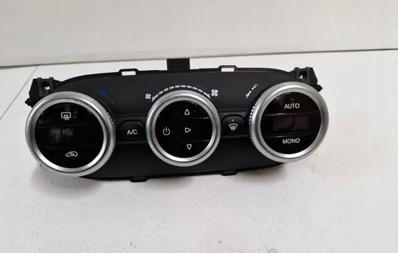 Fiat 500L Central console control unit 735579710