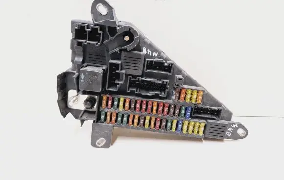 BMW 5 E60 E61 Fuse module 9138830 518956057 690661901