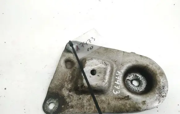 Engine mounting bracket