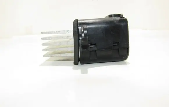 Nissan Pathfinder R51 Heater blower fan relay VP9ASH19E624AA