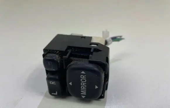 Toyota RAV 4 (XA30) Wing mirror switch