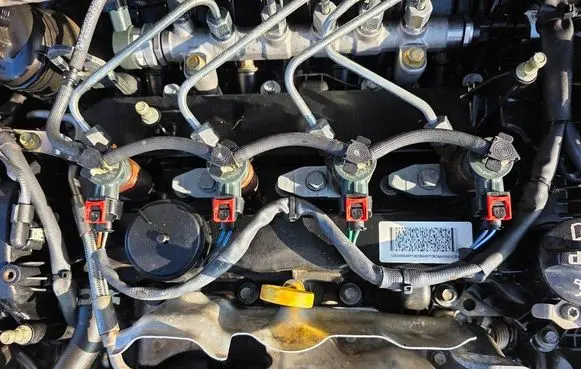 Opel Zafira C Fuel injector 