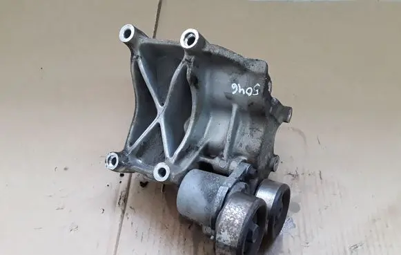 Hyundai Santa Fe Generator/alternator bracket NOCODE