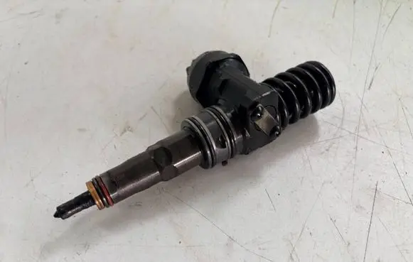 Volkswagen Bora Fuel injector 038130073AJ