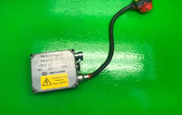 Mercedes-Benz E W211 Xenon control unit/module 5DV00776021