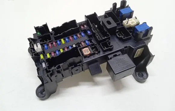 Suzuki Grand Vitara II Fuse box set 3861084F21 09976128 0665005591
