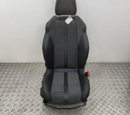 Peugeot 2008 II Front passenger seat 9823918680