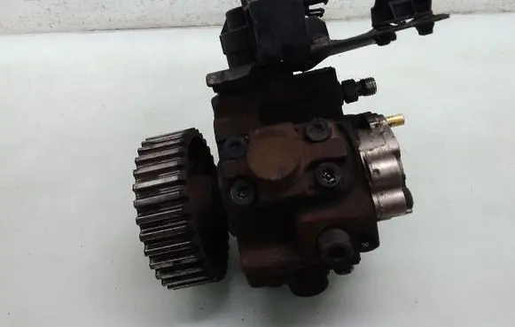 Ford Focus ST Fuel injection high pressure pump 0445010102