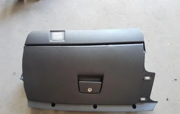 Volvo V50 Glove box