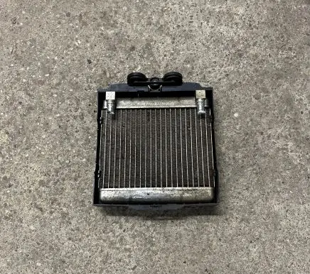 BMW 5 F10 F11 Engine oil radiator 7572542