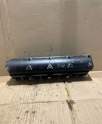 Volkswagen Touran I Rocker cam cover 06A103544C