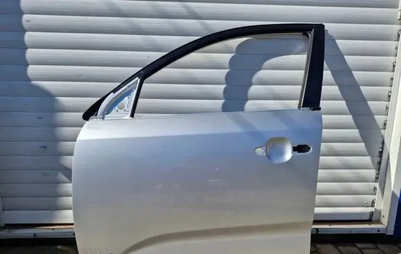KIA Sorento Front door