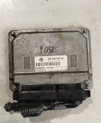Volkswagen Polo Engine control unit/module 03e906033ak