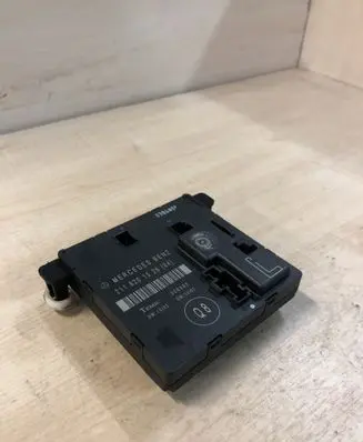 Mercedes-Benz E W211 Door control unit/module 2118201526