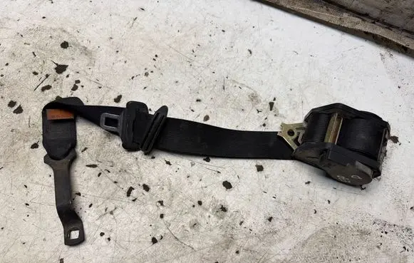 BMW 3 E30 Rear seatbelt 16398