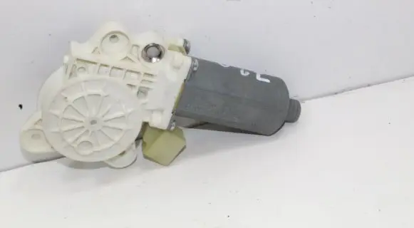Mercedes-Benz CLK A209 C209 Front door window regulator motor 0130821920 A2308200942