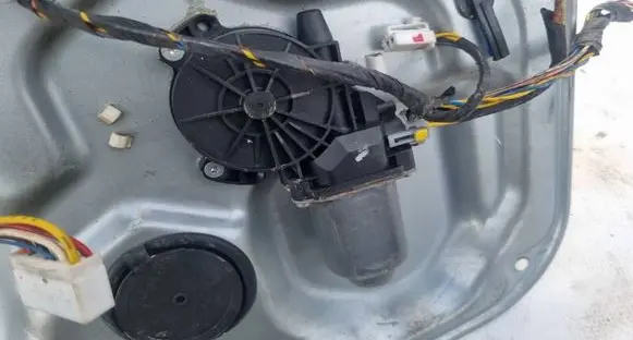 Hyundai Sonata Rear door window regulator motor 