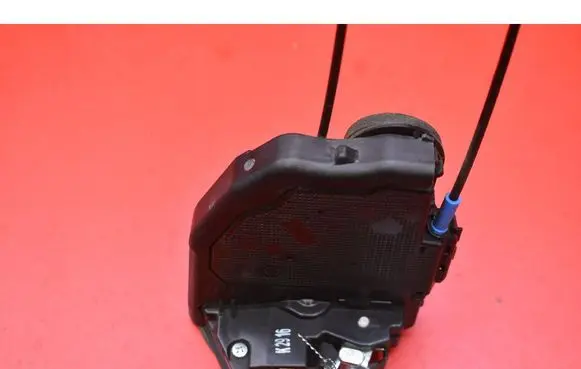 Toyota Auris E180 Rear door lock 