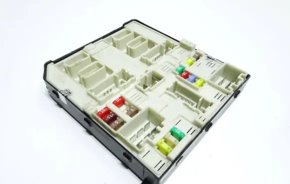 Renault Master III Fuse module 284B66852R 1031170061 USM2010