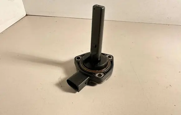 BMW 5 E60 E61 Oil level sensor 7508003 6PR00786802 6DD00786801