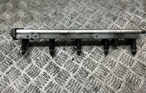 Volvo V50 Fuel main line pipe 31251447