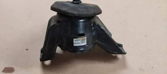 Hyundai Santa Fe Engine mount bracket