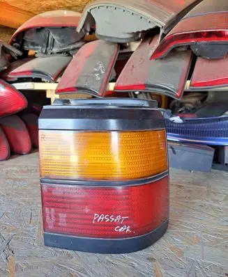 Volkswagen PASSAT B3 Rear/tail lights 333945112