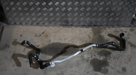 BMW X7 G07 Engine coolant pipe/hose 6821650