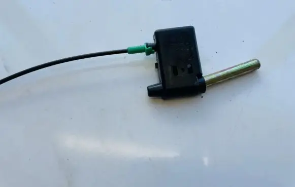 Opel Omega B2 Seat back rest lock catch 2020496