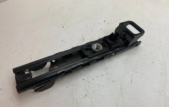 Volkswagen T-Roc Seat belt height adjuster 4M0857819