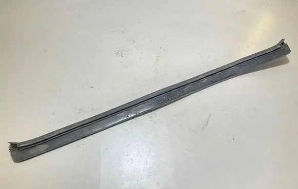 BMW 5 F10 F11 Engine compartment rubber 7206521