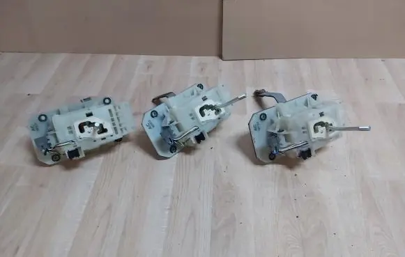 Toyota Avensis T270 Gear shifter/selector 
