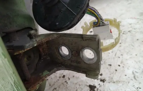 Citroen C3 Front door upper hinge