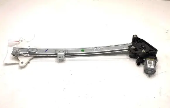 Hyundai i20 (BC3 BI3) Front door window regulator with motor 82460Q0000