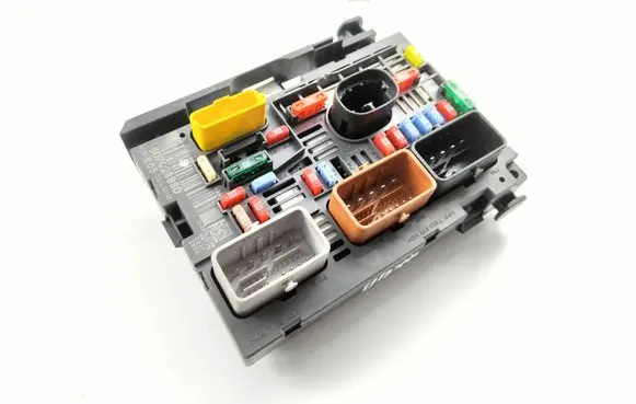 Citroen Berlingo Fuse module 9807028880