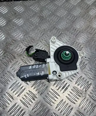 Mercedes-Benz E C207 W207 Front wiper blade arm A2078200542 338537