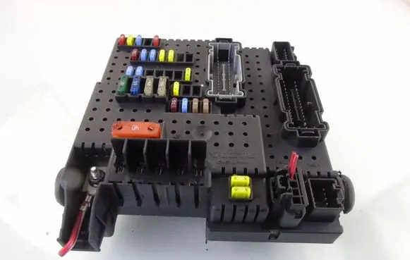 Volvo V70 Fuse module 8676391