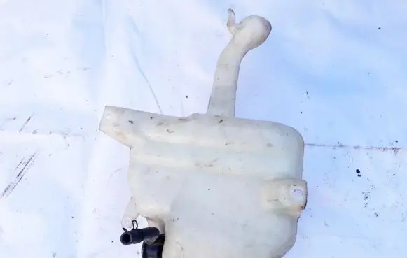 Windshield washer fluid reservoir/tank