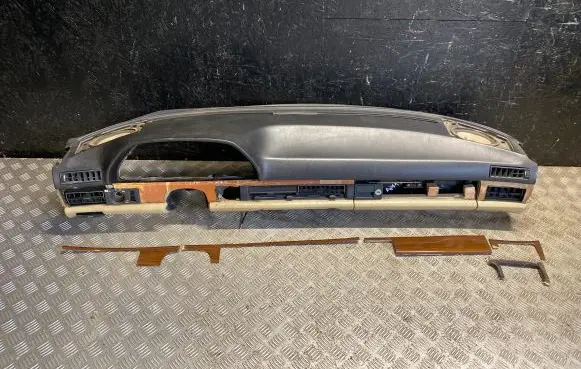 Mercedes-Benz S W126 Dashboard