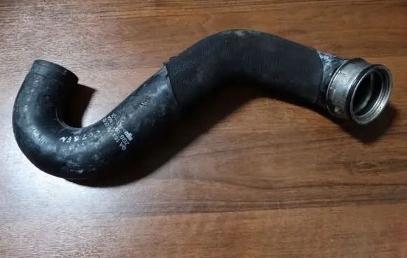 Mercedes-Benz A W169 Intercooler hose/pipe A1695280682