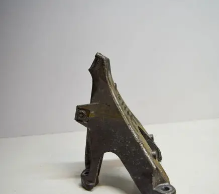 Audi A4 S4 B7 8E 8H Engine mounting bracket 8E0199308AR