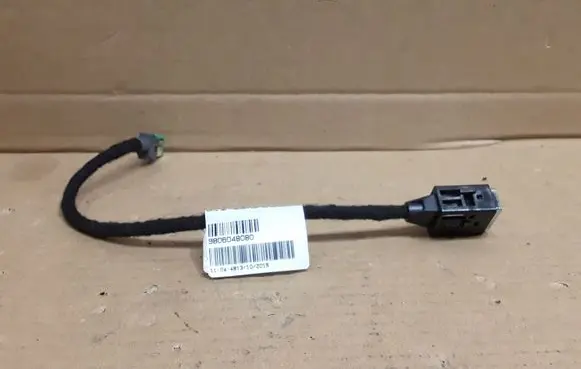 Peugeot 308 USB socket connector 9806048080