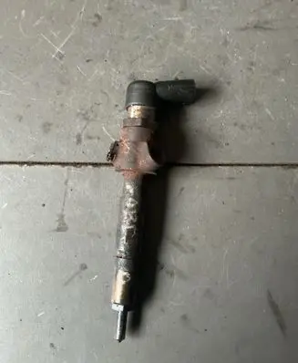 Fuel injector